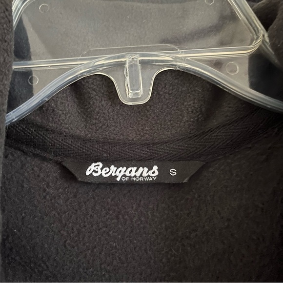 Bergans of Norway 1679 Hopen Lady Vest Fleece Sleeveless BLACK Full Zip S Hike‎ - Picture 2 of 7